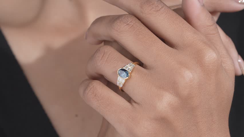 Diamond engagement ring video with beautyful model hand 