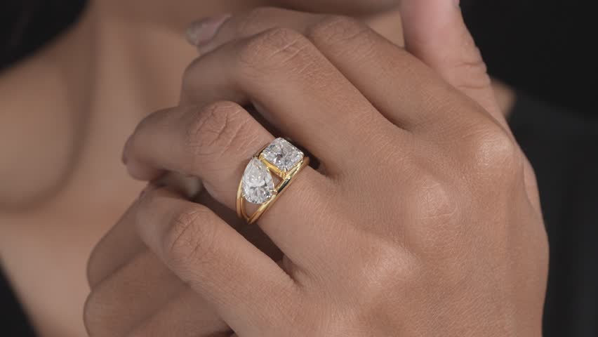 Diamond engagement ring video with beautyful model hand 