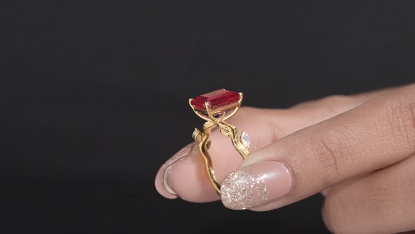 Diamond engagement ring video with beautyful model hand 