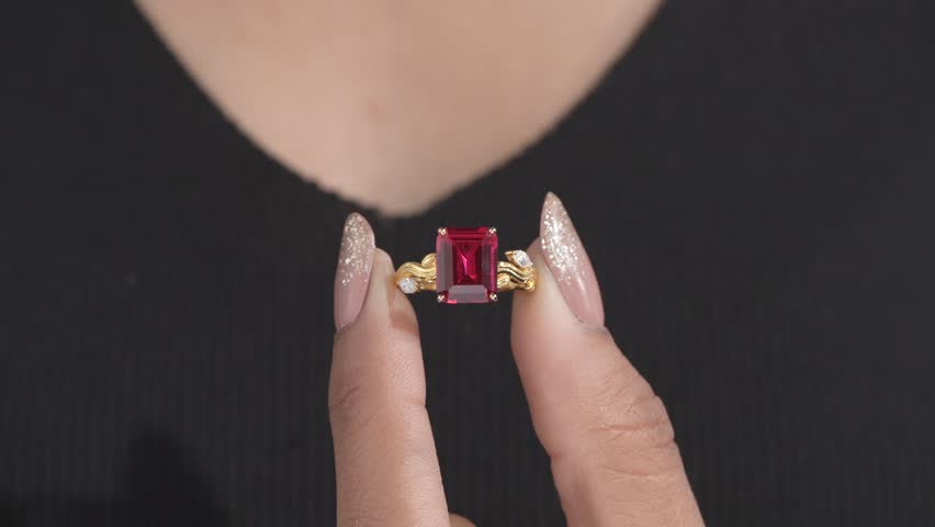 Diamond engagement ring video with beautyful model hand 