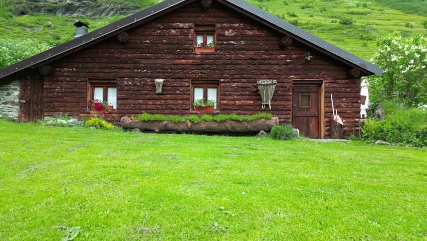 Beautiful typical wooden mountain hut - high mountain home isolated and perfectly integrated into the natural scenery - 