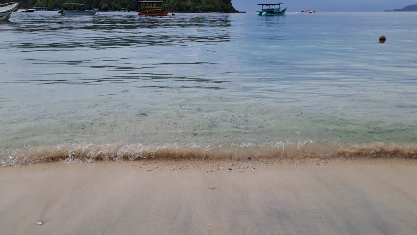 Peaceful Shoreline with Gentle Waves