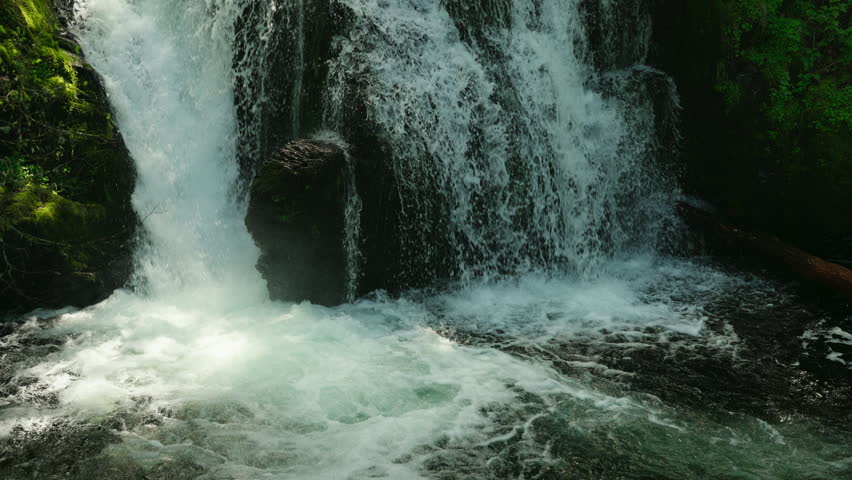 Lower Multnomah Falls filmed in slow motion 4K, Portland Oregon