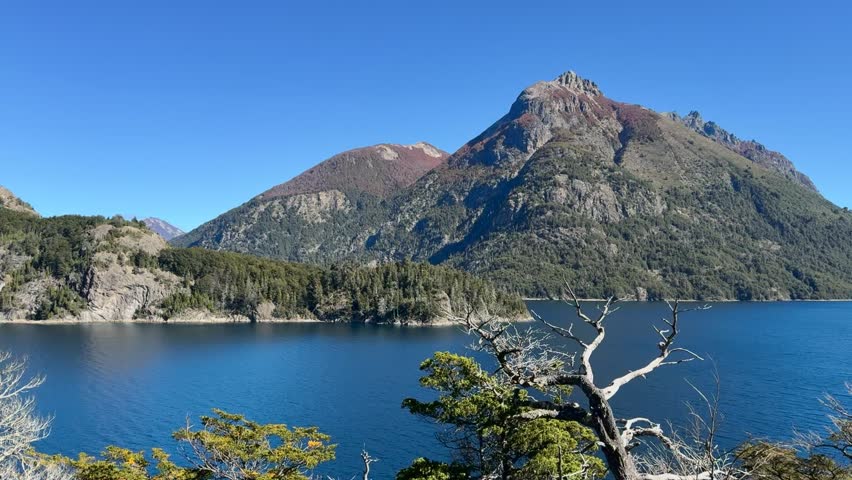 Beautiful views of Lake Nahuel Huapi and its mountains from a viewpoint on the Small Circuit. Bariloche, Patagónia, Argentina. 
