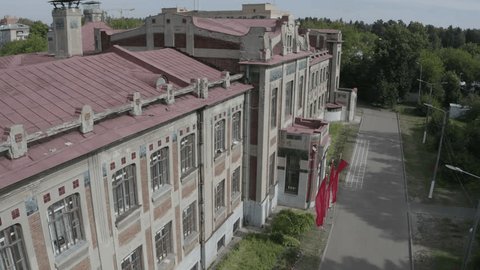 Drone Tracking along Facade Historic Structure