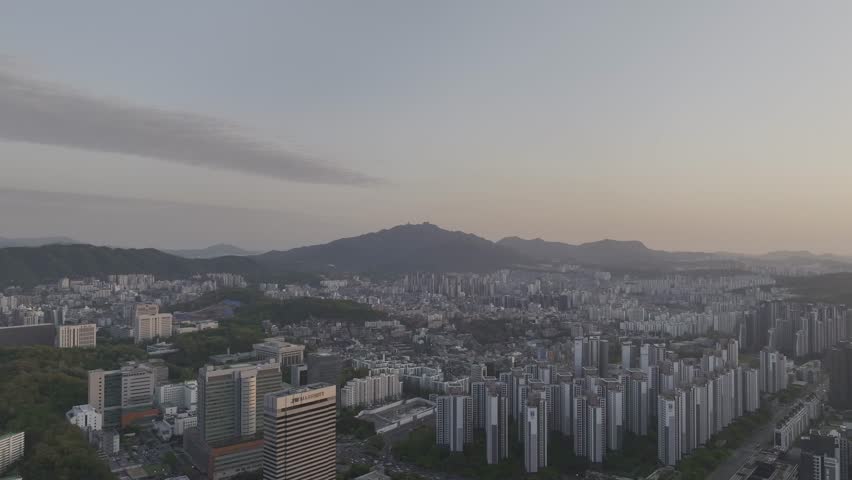 Aerial view of a stunning sunset over the Han River from Banpo, Seoul, with Some Sevit and Moonlight Rainbow Fountain, South Korea.