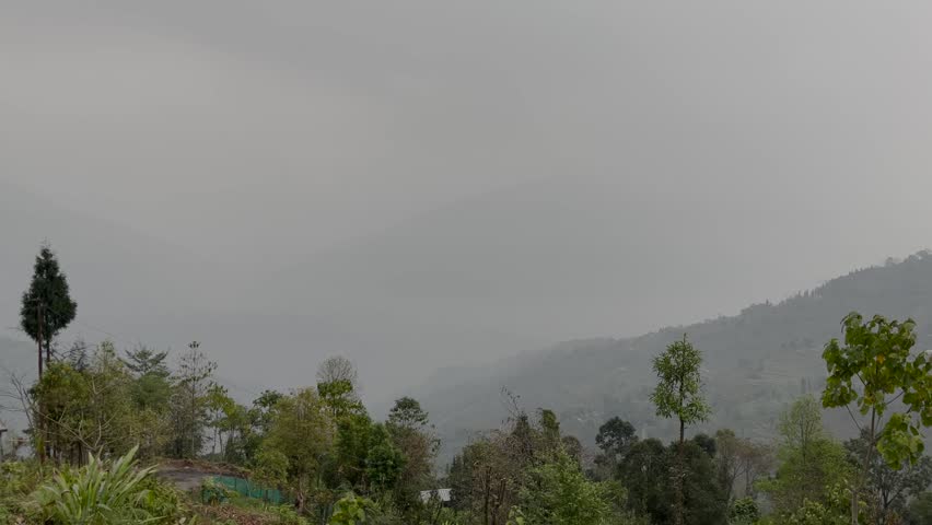 The natural beauty of the cloudy skies of the hilly region