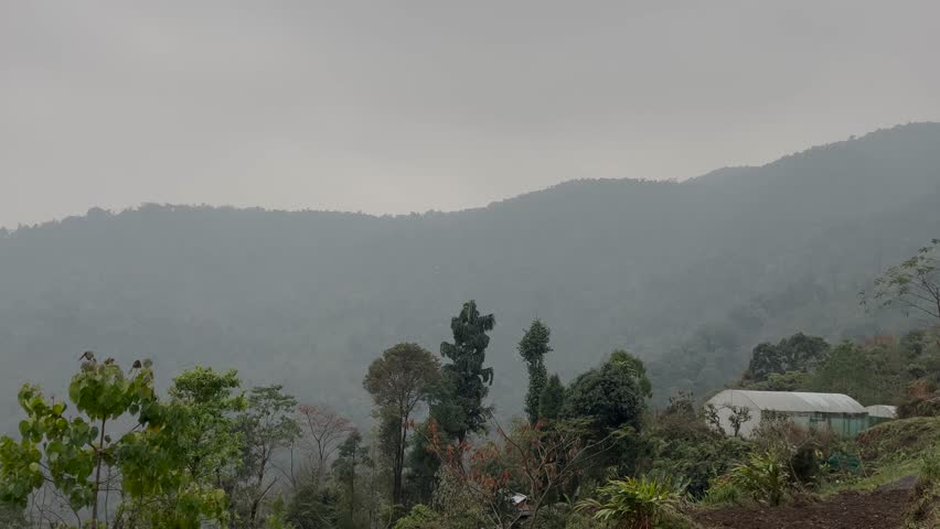 The natural beauty of the cloudy skies of the hilly region