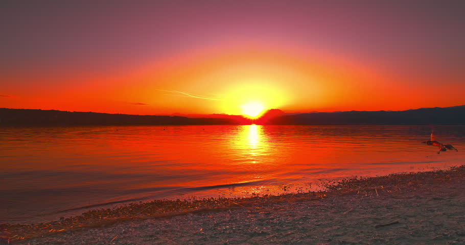 Overview of a sunset on the lake