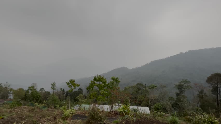 The natural beauty of the cloudy skies of the hilly region