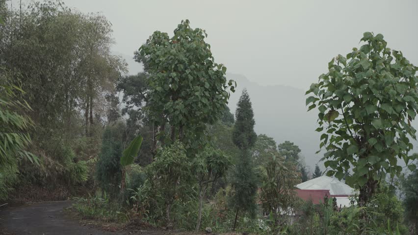 The natural beauty of the cloudy skies of the hilly region