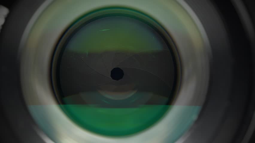 Wide-aperture lens featuring aperture and diaphragm blades, close-up video