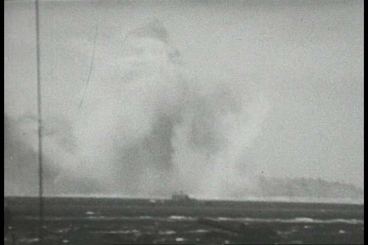 1940s - Newsreel story: Invasion of the Marshall Islands - Storming the beaches