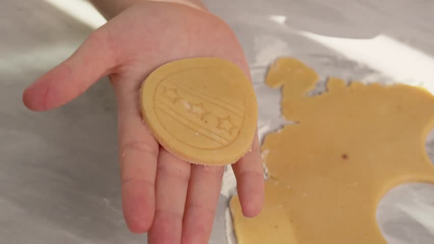 Crafting Decorative Cookie Shapes: Hand-Shaped Icing with Star Patterns and Rolling Dough Technique