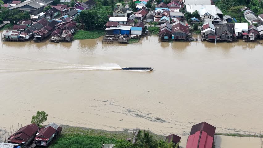 A transport boat that moves on the river, crossing quickly on the Martapura River