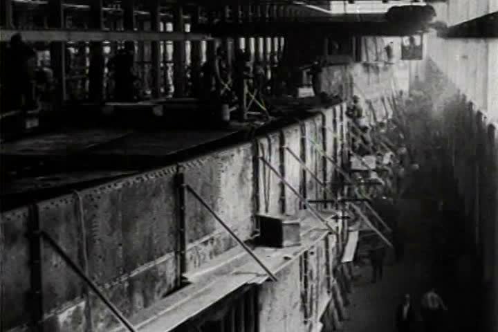 1910s - Very good shots of a shipbuilding factory in 1919.