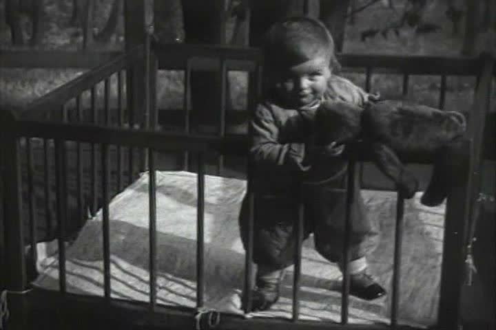 1910s - Babies play with snakes in 1918.