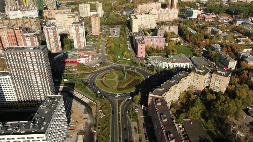 Drone flying forward and descending over Mytishchi roundabout