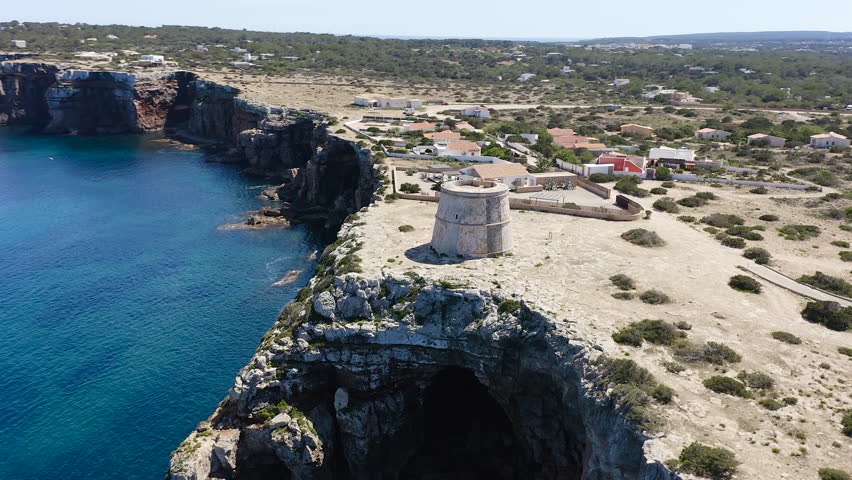 Punta Prima is a rocky cape on the southeastern coast of Formentera, surrounded by transparent waters and natural landscapes that showcase the island’s peaceful Mediterranean character.