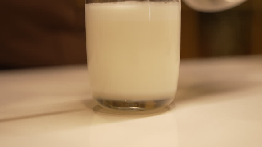 Fresh coffee mixing with milk in a transparent glass to make a delicious iced latte, fa01