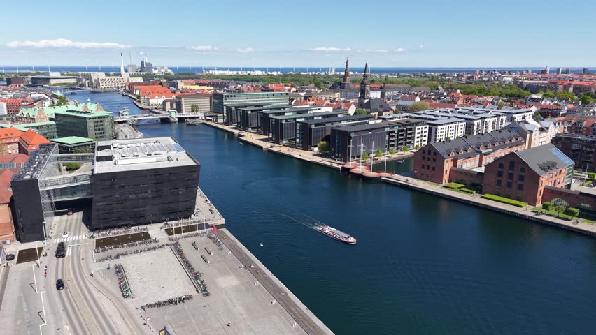 Inderhavnen canal between Black Diamond and Christianshavn, Copenhagen, Denmark