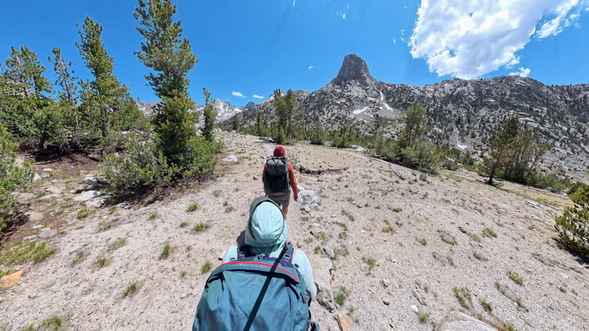 Couples Hikes South on the Pacific Crest Trail through Kings Canyon National Park