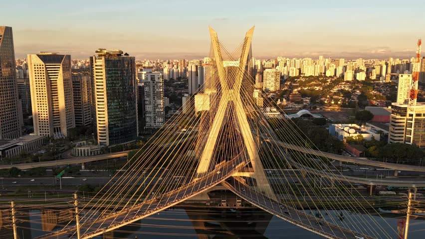 Timelapse video of sunset on the Octávio Frias de Oliveira Bridge, the cable-stayed bridge over Marginal Pinheiros in São Paulo, Brazil