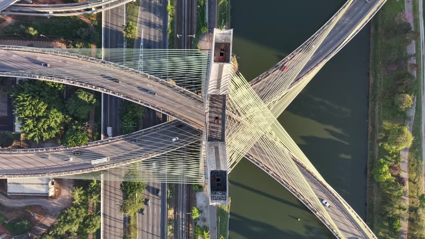 Timelapse video of Octávio Frias de Oliveira Bridge, the cable-stayed bridge over Marginal Pinheiros in São Paulo, Brazil