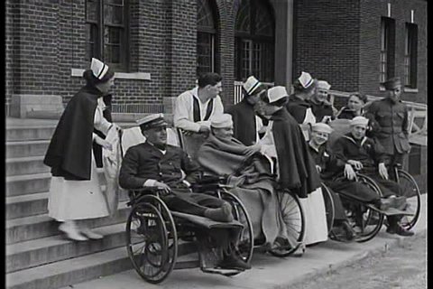 1920s - World War One veterans comforted by nurses in 1926. – Stockvideo