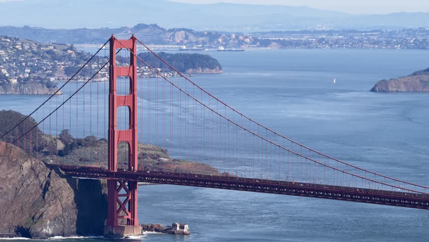 Golden Gate Bridge, Baker Beach and coastal homes in San Francisco, California, USA on a clear day. g.