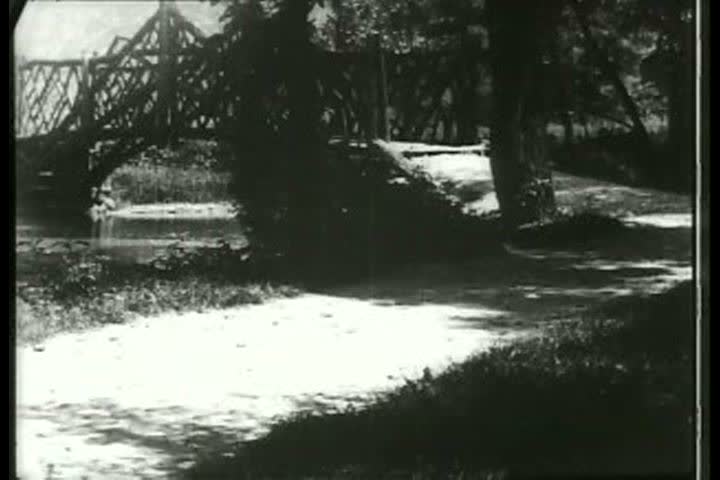 1900s - A comedic take on the Great Train Robbery featuring kids in 1906