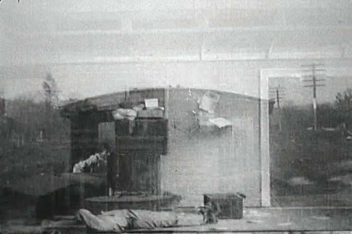 1900s - Robbers overrun a train in 1903 in this drama.