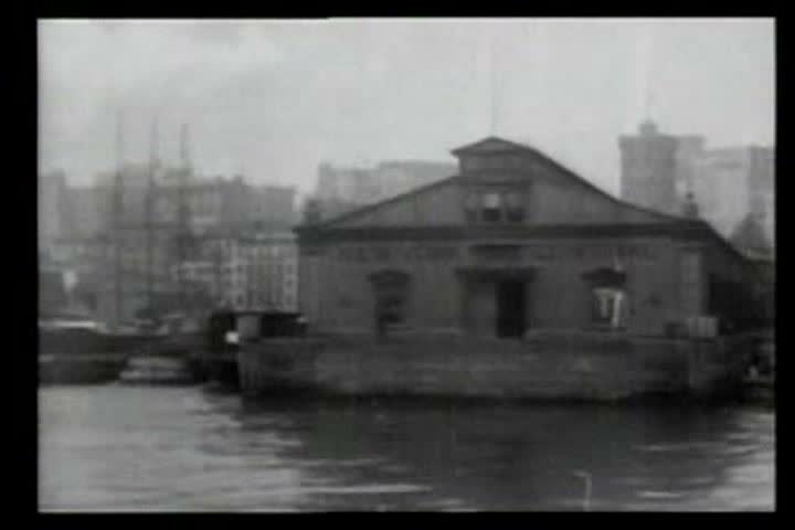 1900s - New York City skyline and Brooklyn Bridge in 1903.