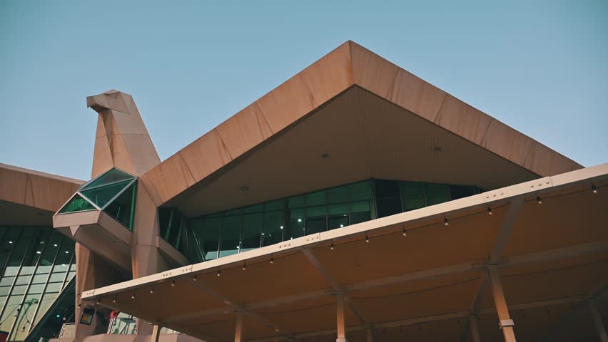 The iconic falcon-shaped clubhouse at Abu Dhabi Golf Club, UAE.