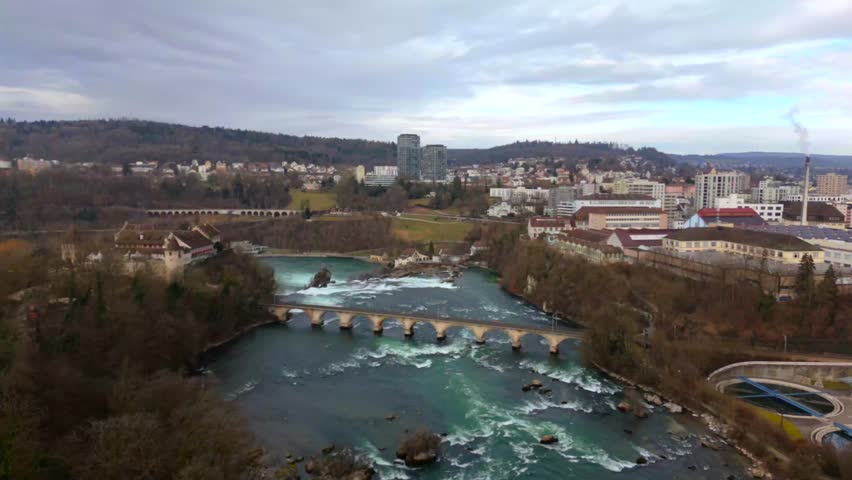 Rheinbruecke bei Laufen Eisenbahn-Bogenbruecke Luftaufnahme im Fruehling, Schweiz, Laufen-Uhwiesen, Neuhausen am Rheinfall. Rheinfallbahn. Aerial view of single-track railway bridge Rheinbrucke. 