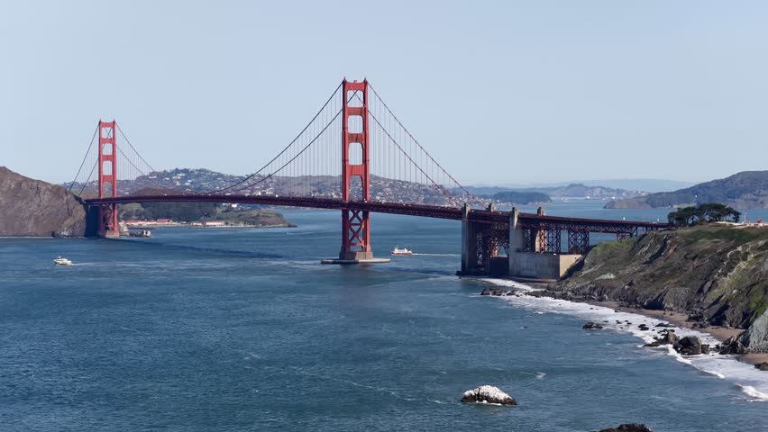 Golden Gate Bridge, Baker Beach and coastal homes in San Francisco, California, USA on a clear day. g.