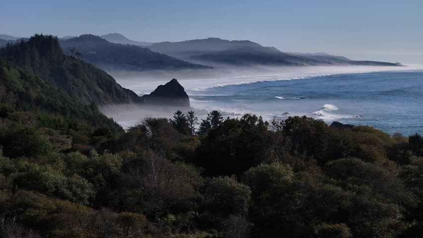 natural scenery of waves crashing against rocks Pacific coast of Oregon, USA