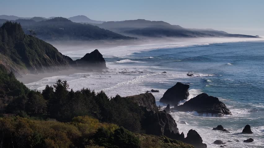 natural scenery of waves crashing against rocks Pacific coast of Oregon, USA