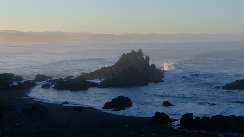natural scenery of waves crashing against rocks Pacific coast of Oregon, USA