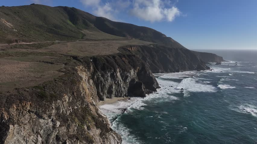 natural scenery of waves crashing against rocks Pacific coast of Oregon, USA