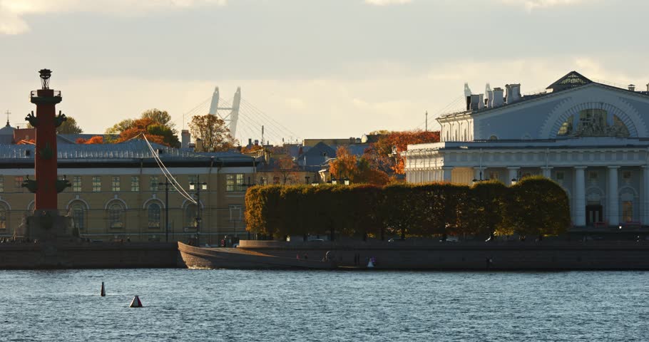 Russia, St.Petersburg, Old stock exchange building, pleasure boats in the Neva River at sunset, the drawbridge Palace, the cabinet of curiosities Museum, Rostral columns, shipyards