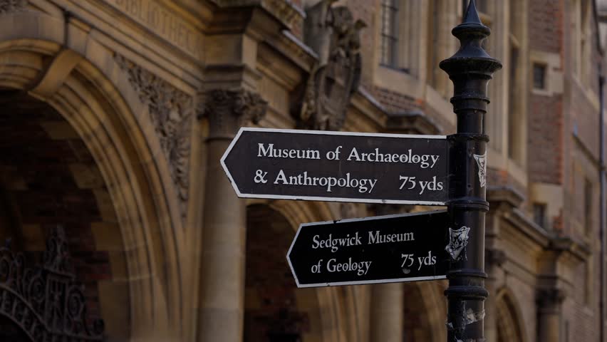 Street sign pointing to the Museum of Archaeology and Anthropology and Sedgwick Museum of Geology in Cambridge, UK