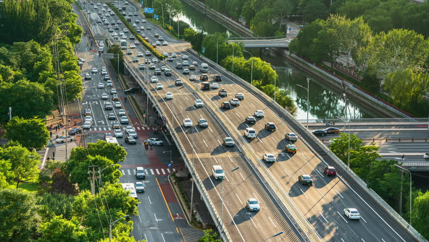 Traffic flow at the Kaiyang Bridge overpass in Beijing, China during morning and evening rush hours.