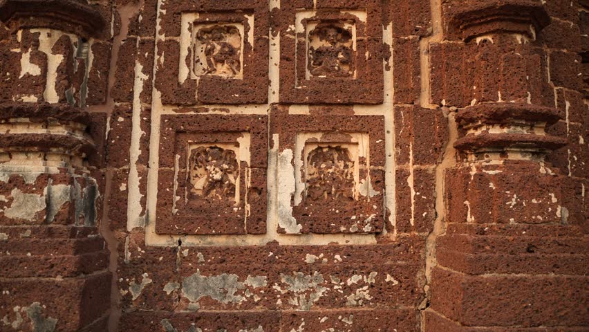 The Madanmohan Temple in Bishnupur is one of the architectural monuments of terracotta art. Animals, Birds, Black Sapphire, 10 Avatars and other mythological stories are depicted in architecture.