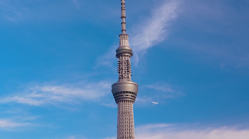 The air plane takeoff pass behind the Tokyo Skytree