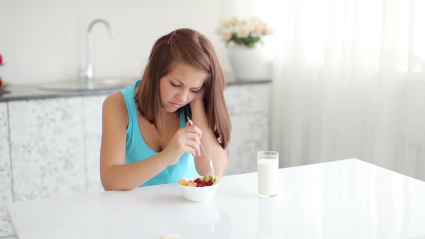 Girl does not want to eat yogurt with fruits
