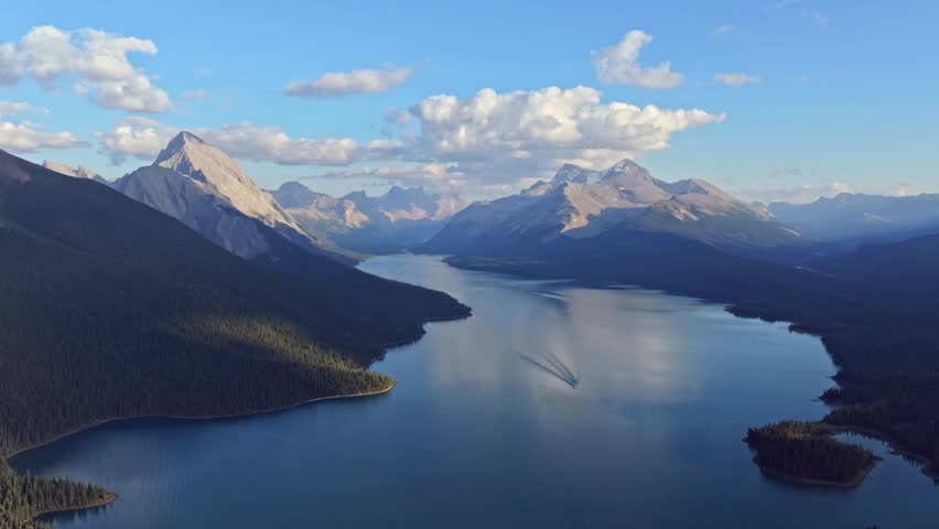 Beautiful view of Maligne Lake, the largest natural lake in the Canadian Rockies in Jasper National Park in Alberta, Canada