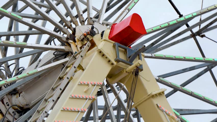 Centre of the ferris wheel