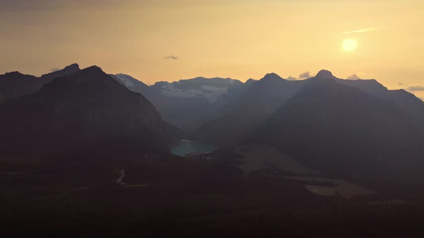 Cinematic shot revealing a beautiful Louise lake, surrounded by tall trees and mountains