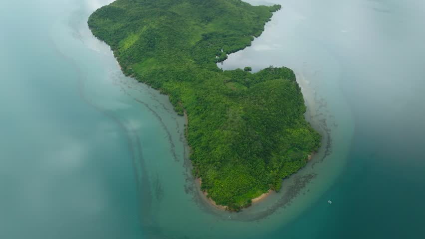 Bacbac Island surrounded by turquoise water. Busuanga, Palawan. Philippines.